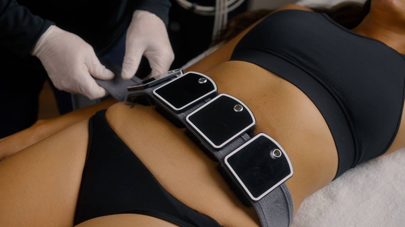 Close-up of body contouring treatment using Transform on Evolve X device on woman's abdomen